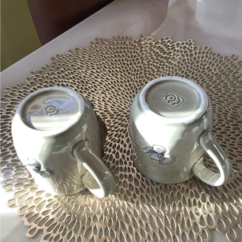 Vintage QUON Japan Coffee Mugs beige lion is 3D mouse on tail in excellent shape